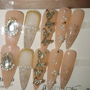 Hand painted presa on nails